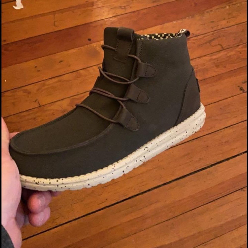 High top Hey Dudes
